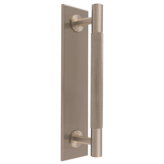 KNURLED PULL HANDLE ON BACKPLATE (128MM C/C) - SATIN NICKEL -