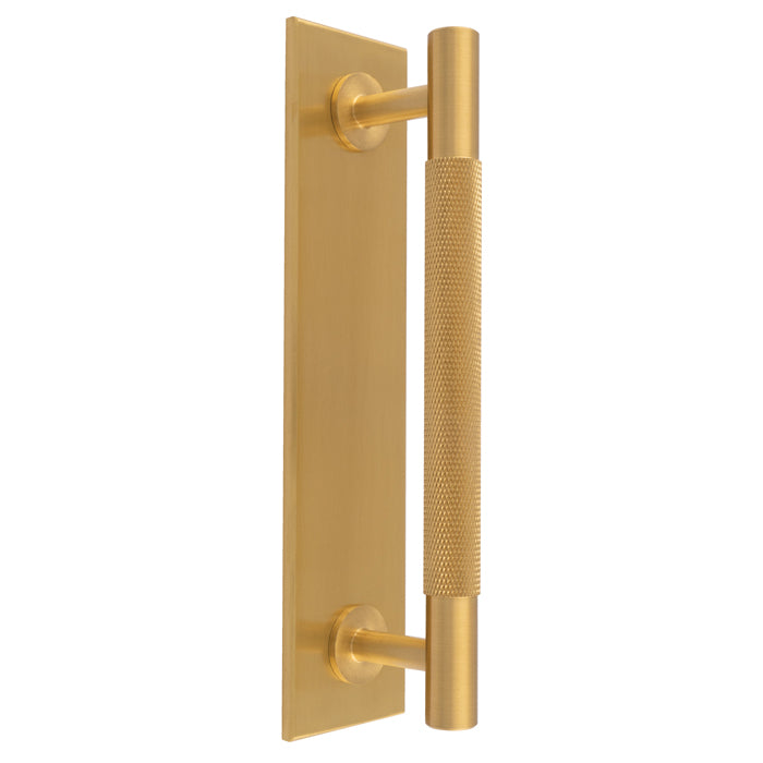 KNURLED PULL HANDLE ON BACKPLATE (160MM C/C) - SATIN BRASS -