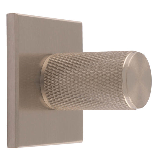 KNURLED KNOB ON SQUARE BACKPLATE - SATIN NICKEL -