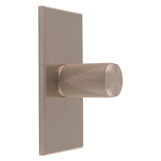 KNURLED KNOB ON RECTANGULAR BACKPLATE - SATIN NICKEL -