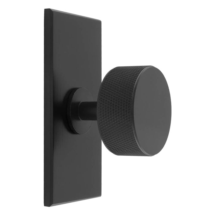 KNURLED RADIO KNOB ON RECTANGULAR BACKPLATE - MATT BLACK -