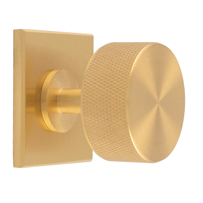 KNURLED RADIO KNOB ON SQUARE BACKPLATE - SATIN BRASS -