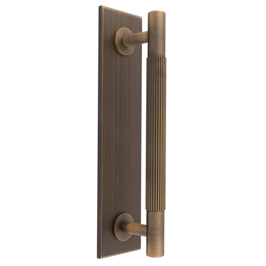 LINES PULL HANDLE ON BACKPLATE (128MM C/C) - ANTIQUE BRASS -