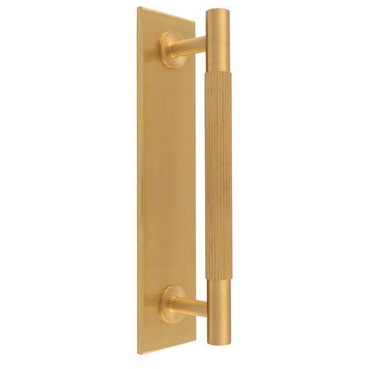 LINES PULL HANDLE ON BACKPLATE (128MM C/C) - SATIN BRASS -