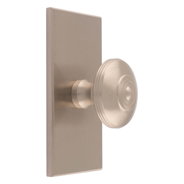 32MM ANDERSON KNOB ON SQUARE BACKPLATE - SATIN NICKEL -