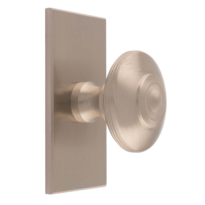 42MM ANDERSON KNOB ON SQUARE BACKPLATE - SATIN NICKEL -